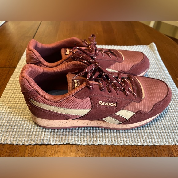 Reebok Shoes - Reebok Harman sneaker in size 9